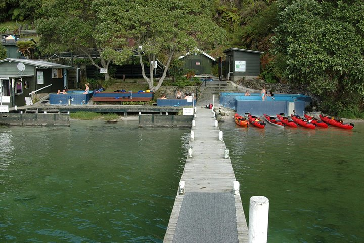 Manupirua Hot Pools on Lake Rotoiti